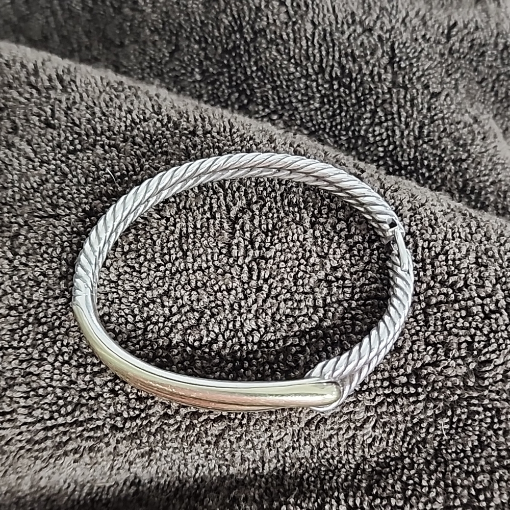 David Yurman bangle bracelet. - Picture 7 of 11